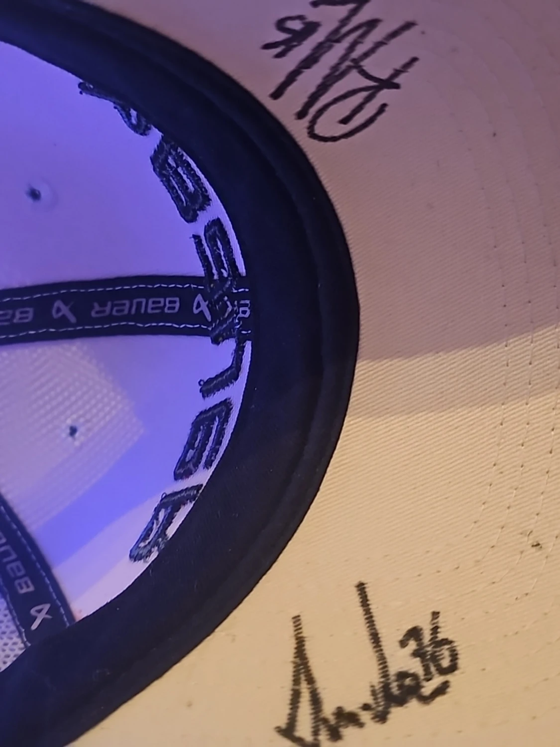 Beige Bauer keps med mesh och autograf av Anton levt och Petra nemi - 1