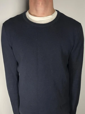 J.Lindeberg tröja - Säljer en riktigt snygg och trendig J.Lindeberg tröja i fint skick, storlek M, vid frågor är det bara att skriva //Gramenti