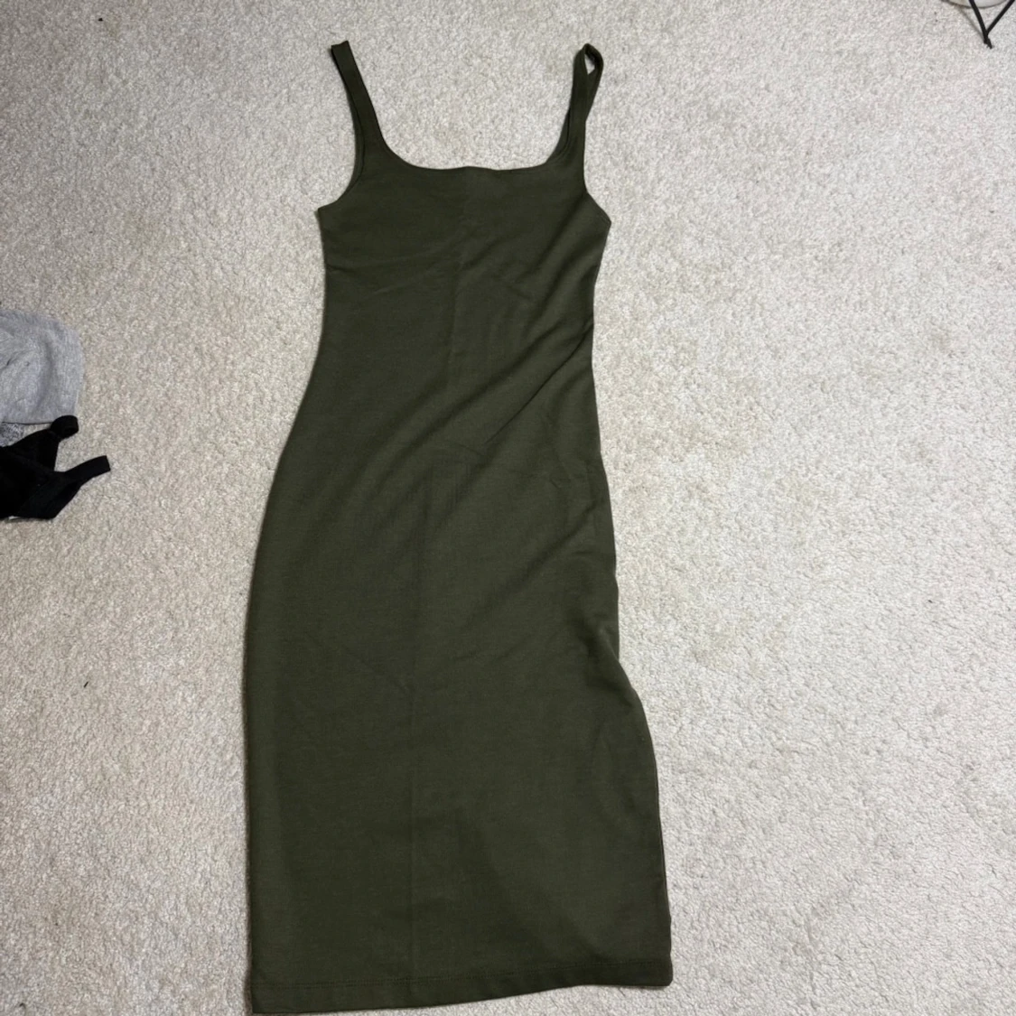 Olivgrön långklänning från Zara Trafaluc