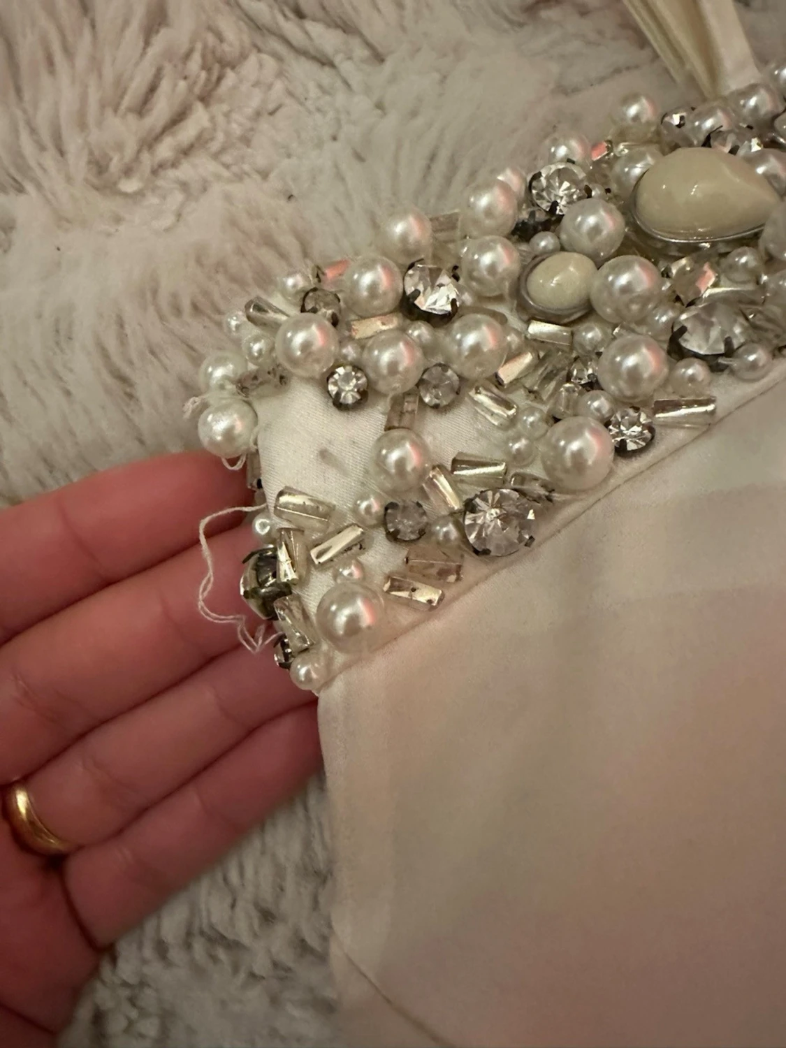 Vit kort klänning med pärlor och strass - 3