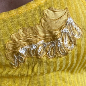 Super snygg vintage topp 70-talet - Super fin vintage topp från 70/80- talet. Toppen har så fin detalj framtill, se bild. Mycket  välbevarad, i fint skick. Unik!😍Passar både S/M