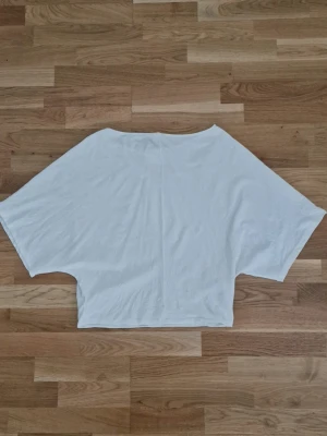 Nelly Perfect Poncho Topp - Använd men i bra skick. Stretchigt material. 