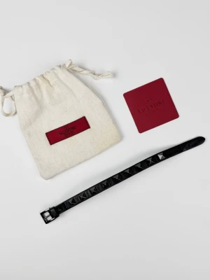 Valentino Rockstud armband - | Säljer ett Valentino armband i riktigt bra använt skick | Storlek: Onesize adjustable  | Hör av dig vid frågor eller funderingar