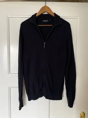 Brave Soul London zip cardigan - Size M - Black zip-up cardigan from Brave Soul London. Classic and versatile design with a high collar and full zip. Soft knit material, perfect for everyday wear or layering.