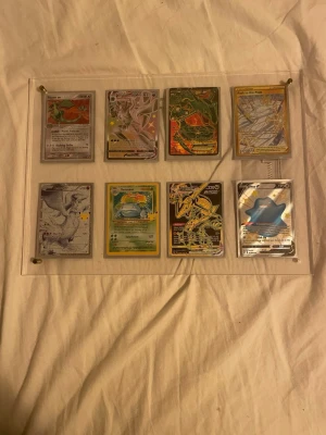 Pokémon kort  - Reshiram 400 venusaur 400 flygon 300 rayquaza ex 500 de andra får du komma med förslag för