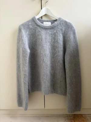 Mohair stickad tröja - En så fin och skön mohair tröja ifrån hm! Denna färg är slutsåld på hemsidan!