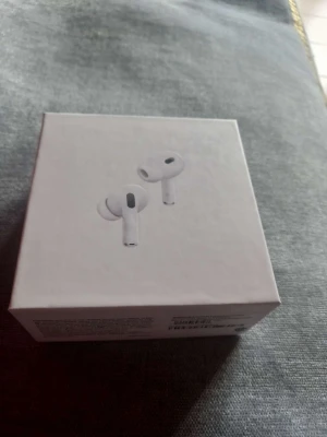 AirPods  - Säljer ett par helt nya och oöppnade AirPods gen 2. Säljer på grund av att de behövs inte. Helt nya och oöppnade.  Pris kan diskuteras.  Först till kvarn. 