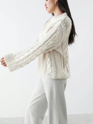 Tröja - Kabelstickad beige tröja från Gina🥰