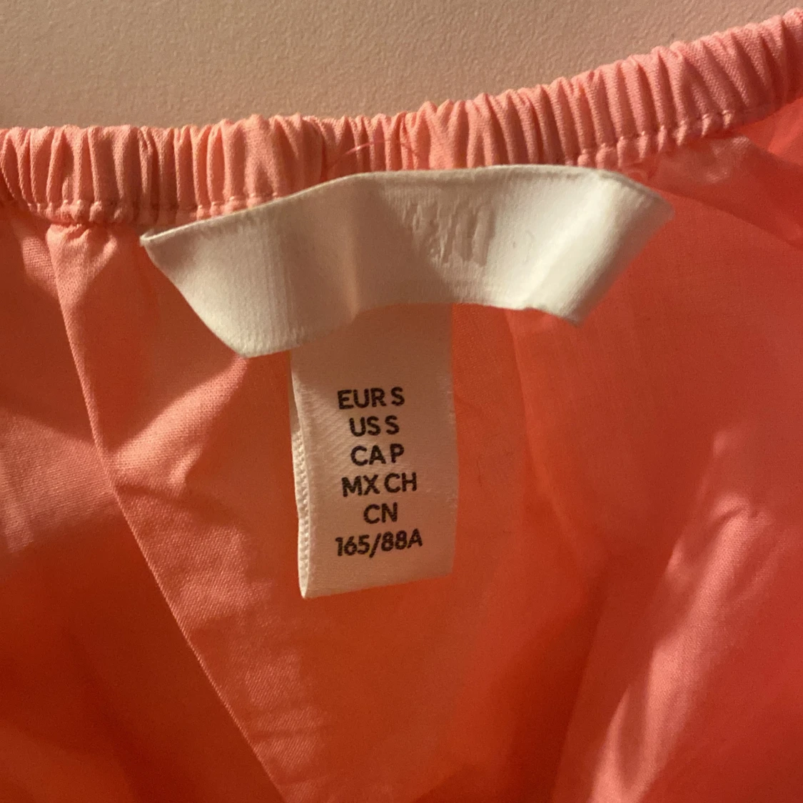 Rosa blus med puffärmar, strl S från Hm  - 1