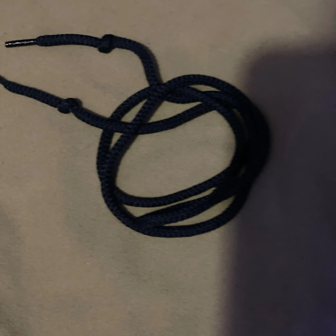 Mörkblå hoodie med tryck London - 2