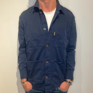 Overshirt  - Extremt snygg overshirt i bra skick ifrån studio total| Strl - S | Skick - 9/10 | Nypris - ca 1200kr | Vid minsta lilla fundering är det bara att skriva!