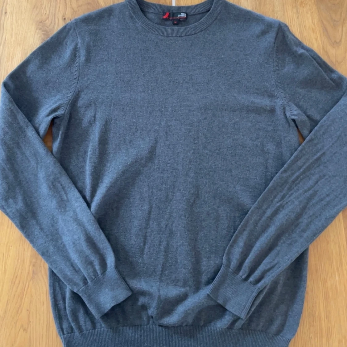 Grå bomullströja från Dressmann