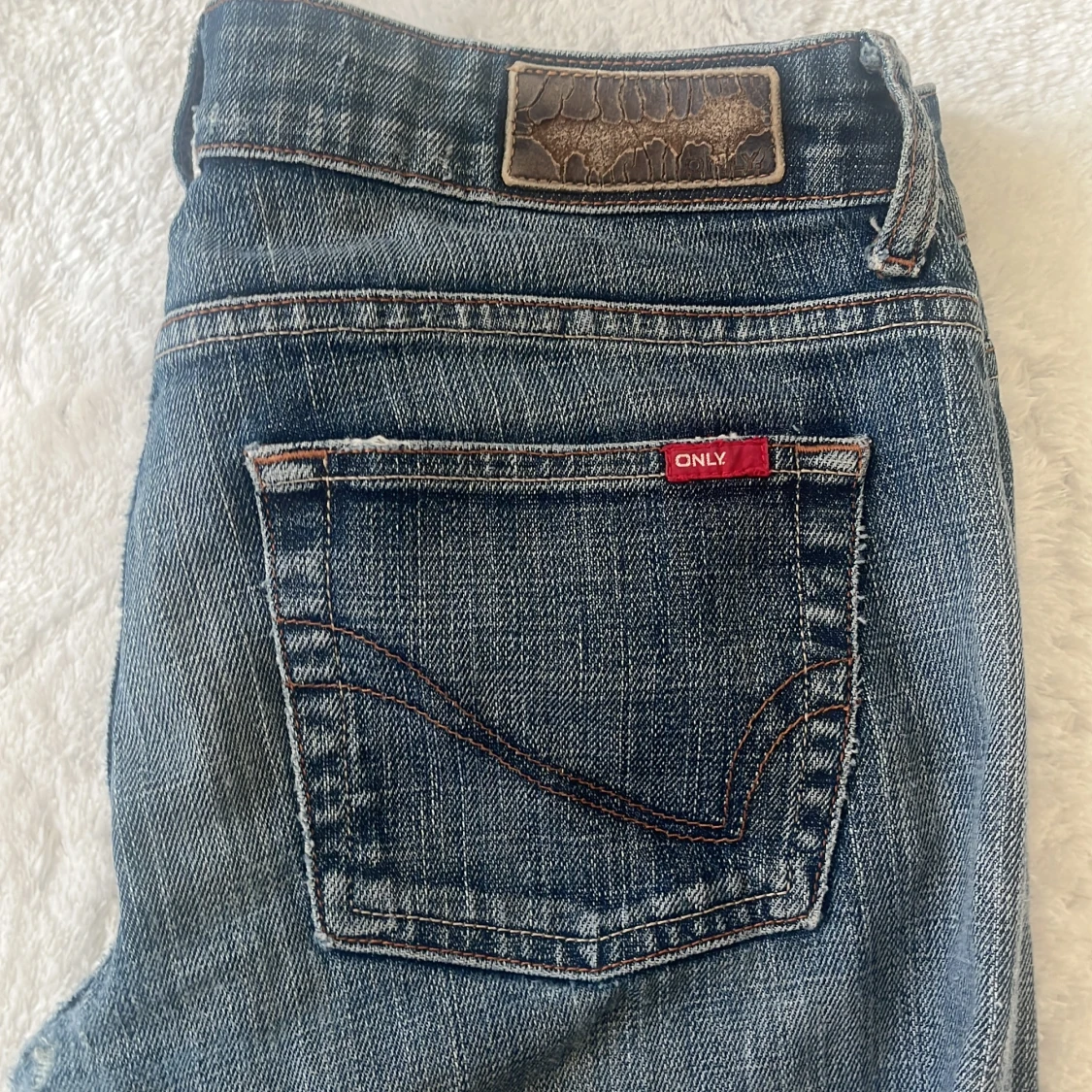 Blå bootcut jeans från ONLY, stl 38/32 - 2