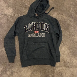 London hoodie - Skön stilren london hoodie, skriv vid funderingar!🤩