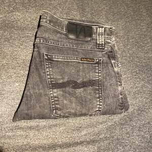 Nudie jeans  - Gråa nudie jeans i riktig bra skick storlek W30/L32