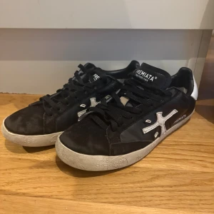 Premiata Steven - Premiata Steven. Ganska slitna därav priset. Box ingår