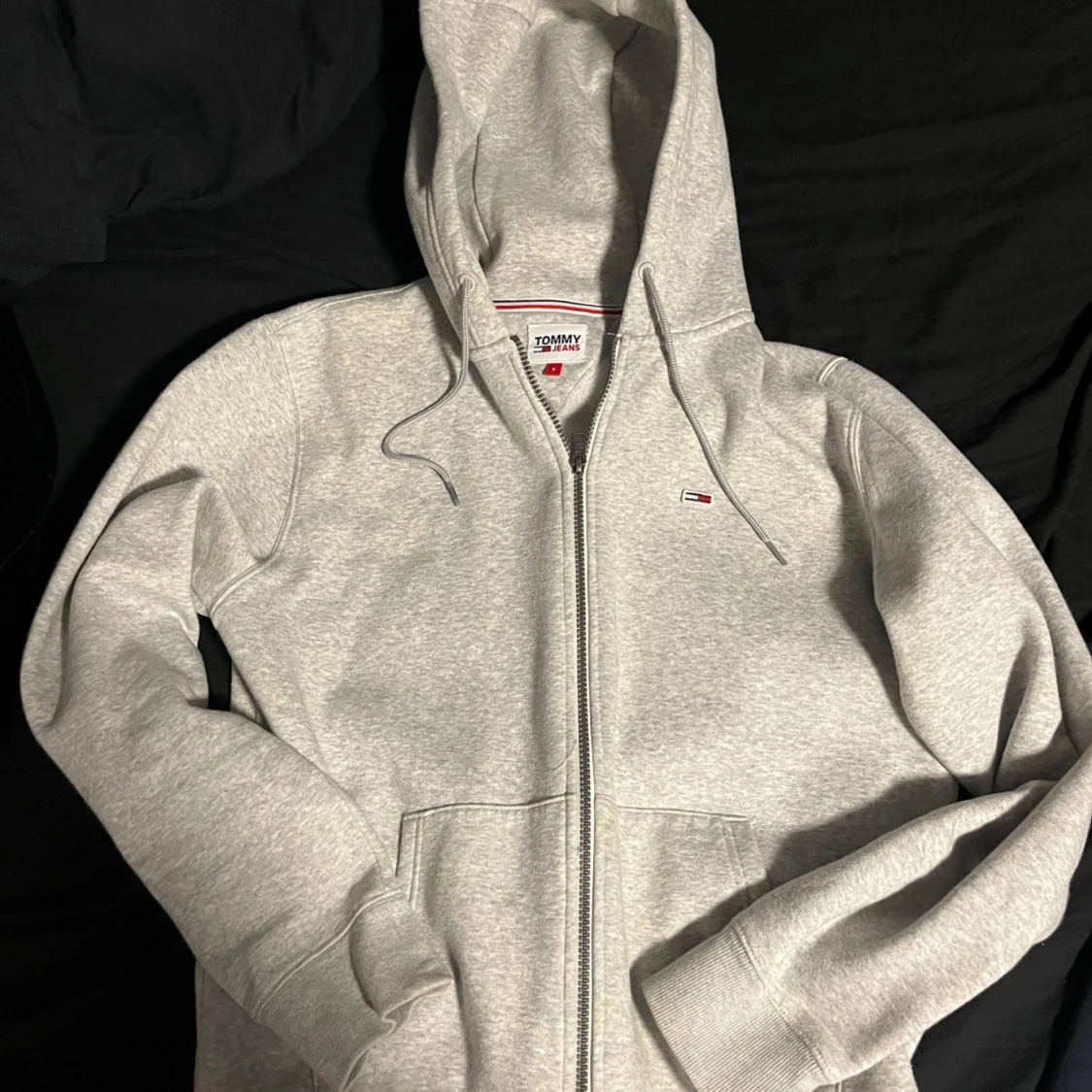 Grå hoodie från Tommy Hilfiger - 90