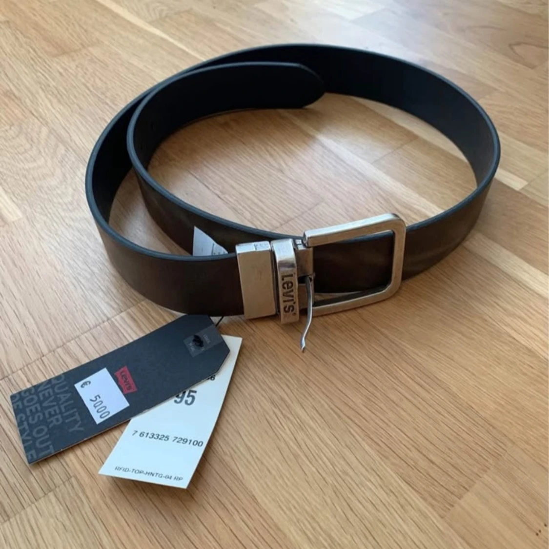 Svart skärp från Levi's i skinn