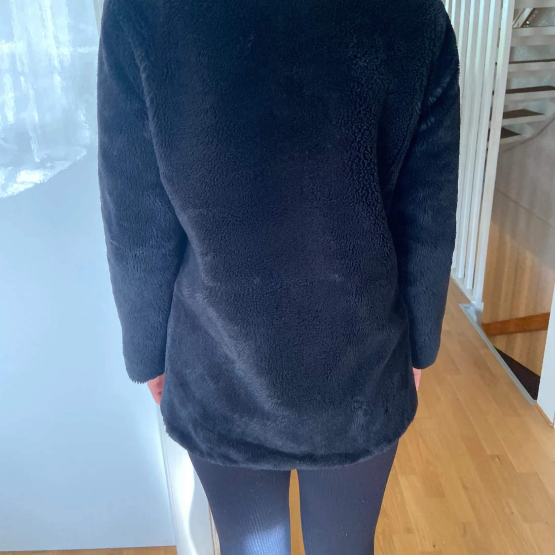 Svart pälsjacka i fuskpäls st.S - 3