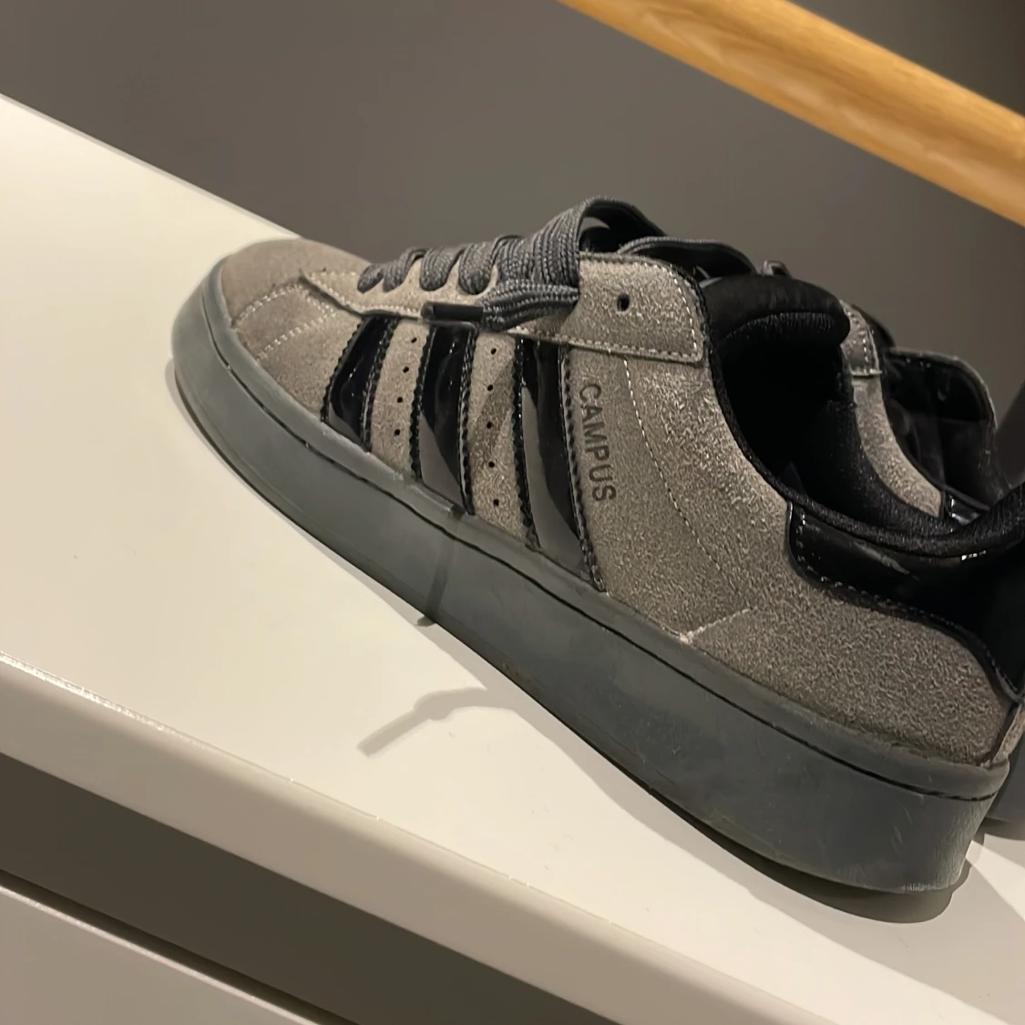 Adidas Campus grå/svarta sneakers - 2