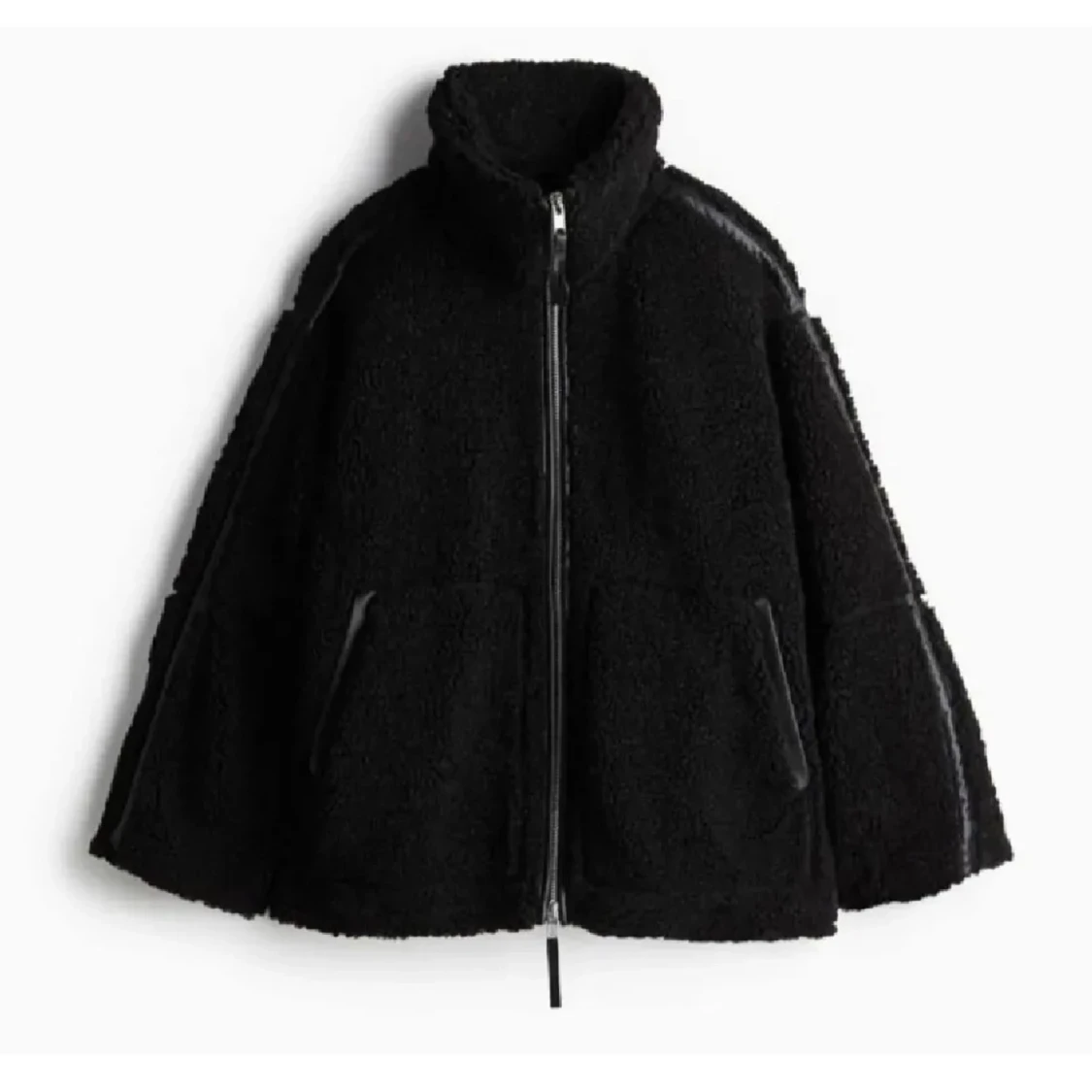 Svart teddyjacka med dragkedja