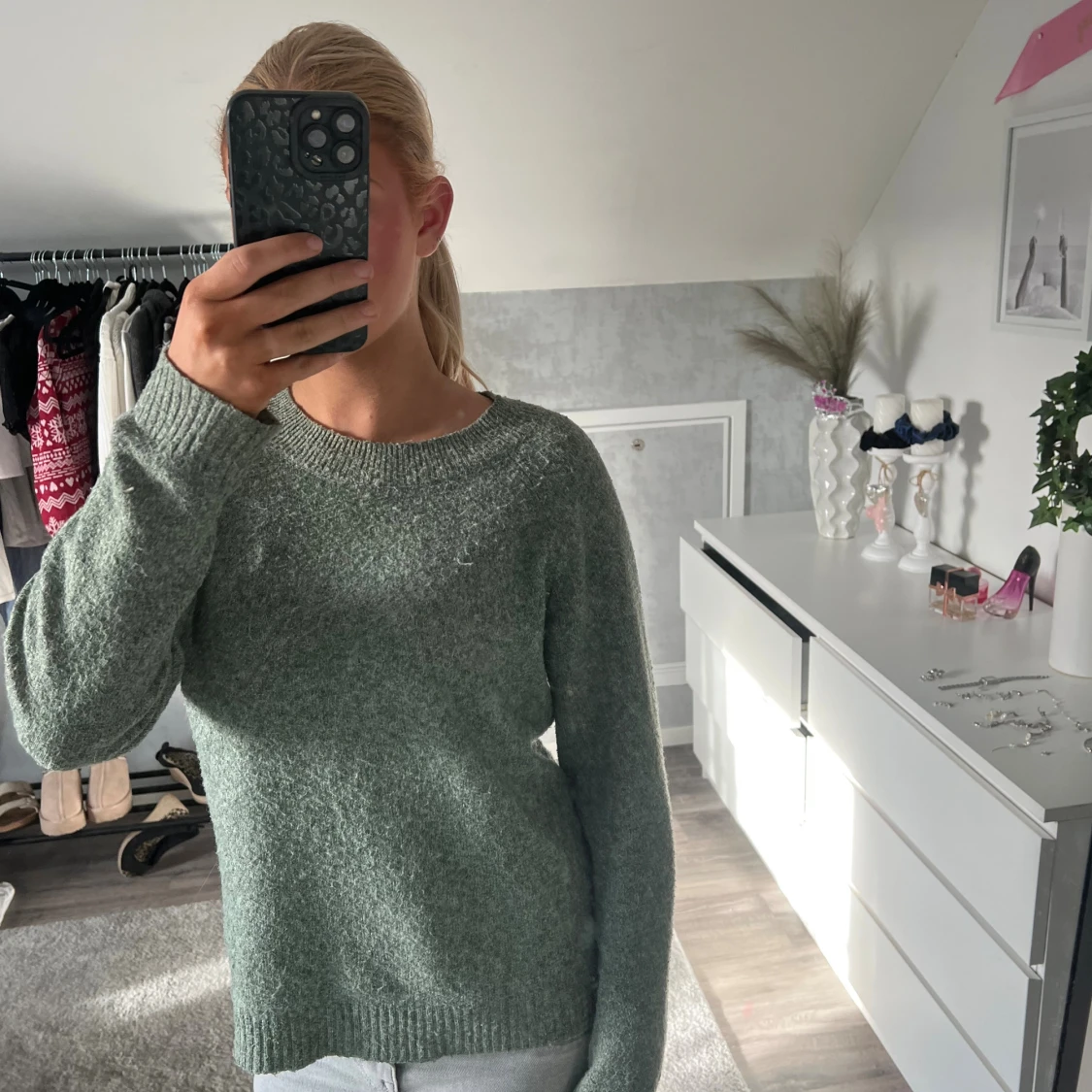 Grön stickad tröja med rund hals