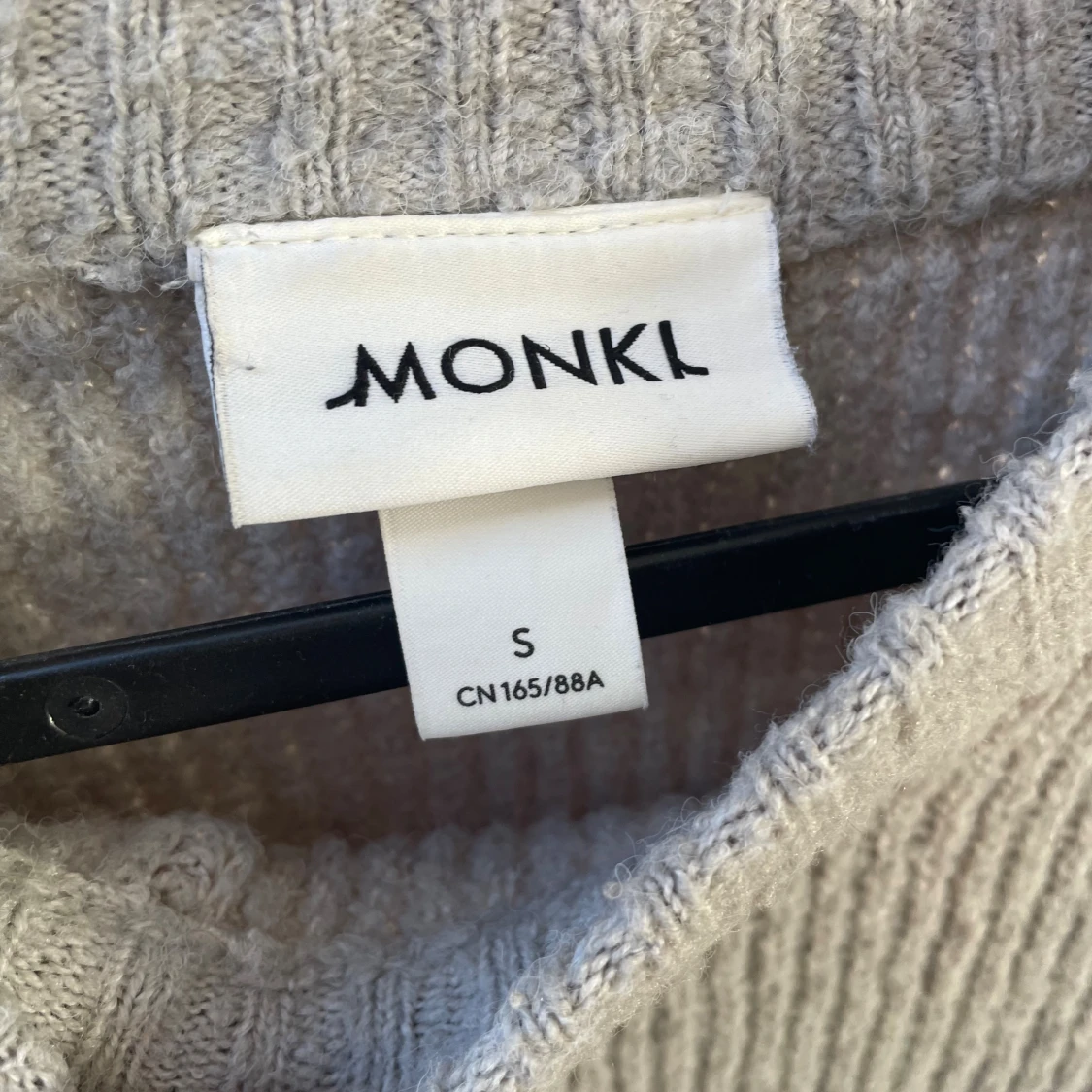 Grå stickad tröja från Monki - 2