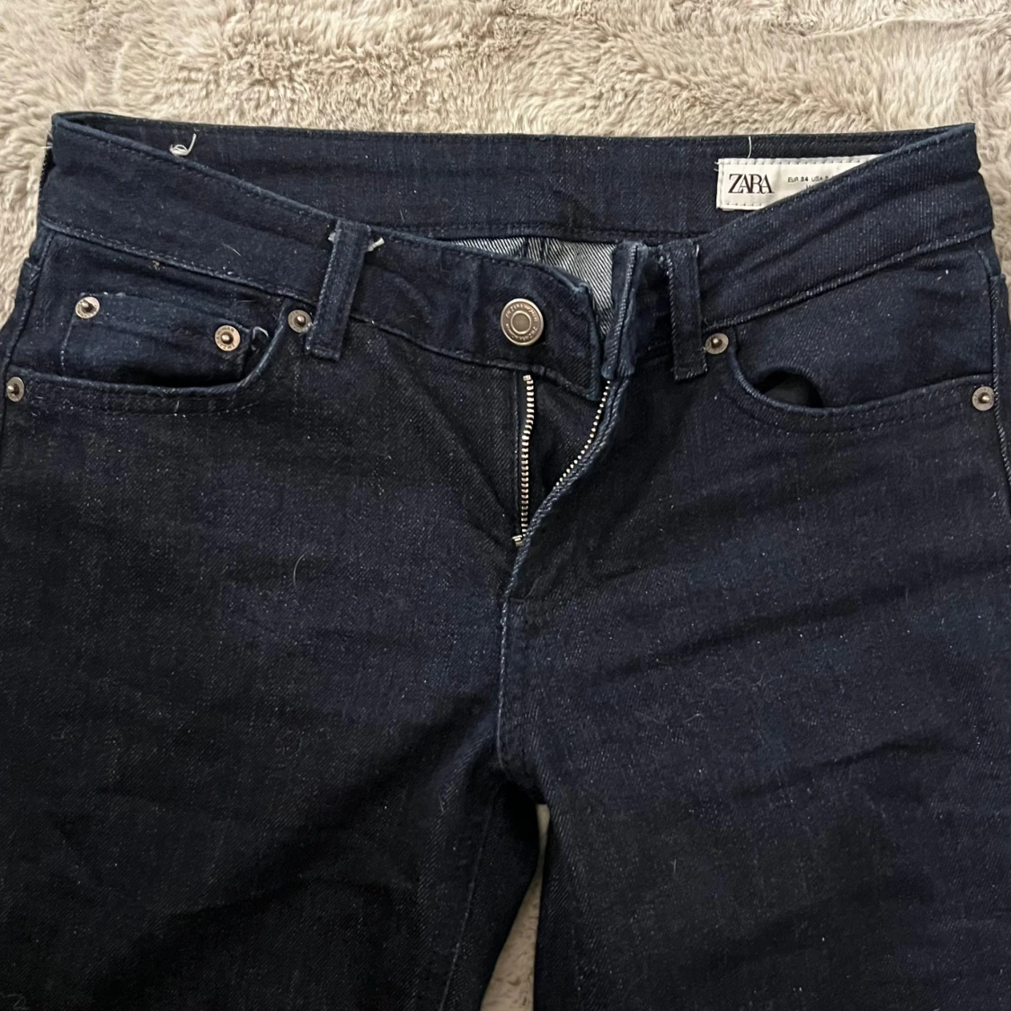 Mörkblå bootcut jeans från Zara - 2