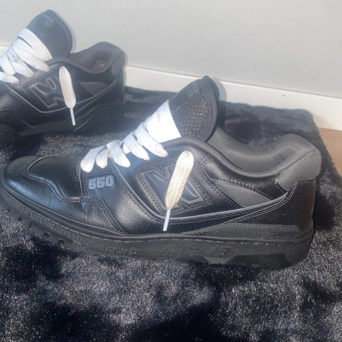 Svarta New Balance 550  - 1