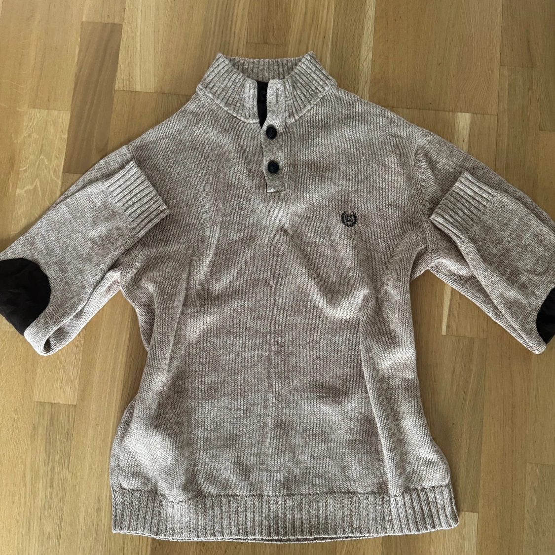 Beige stickad tröja från Chaps