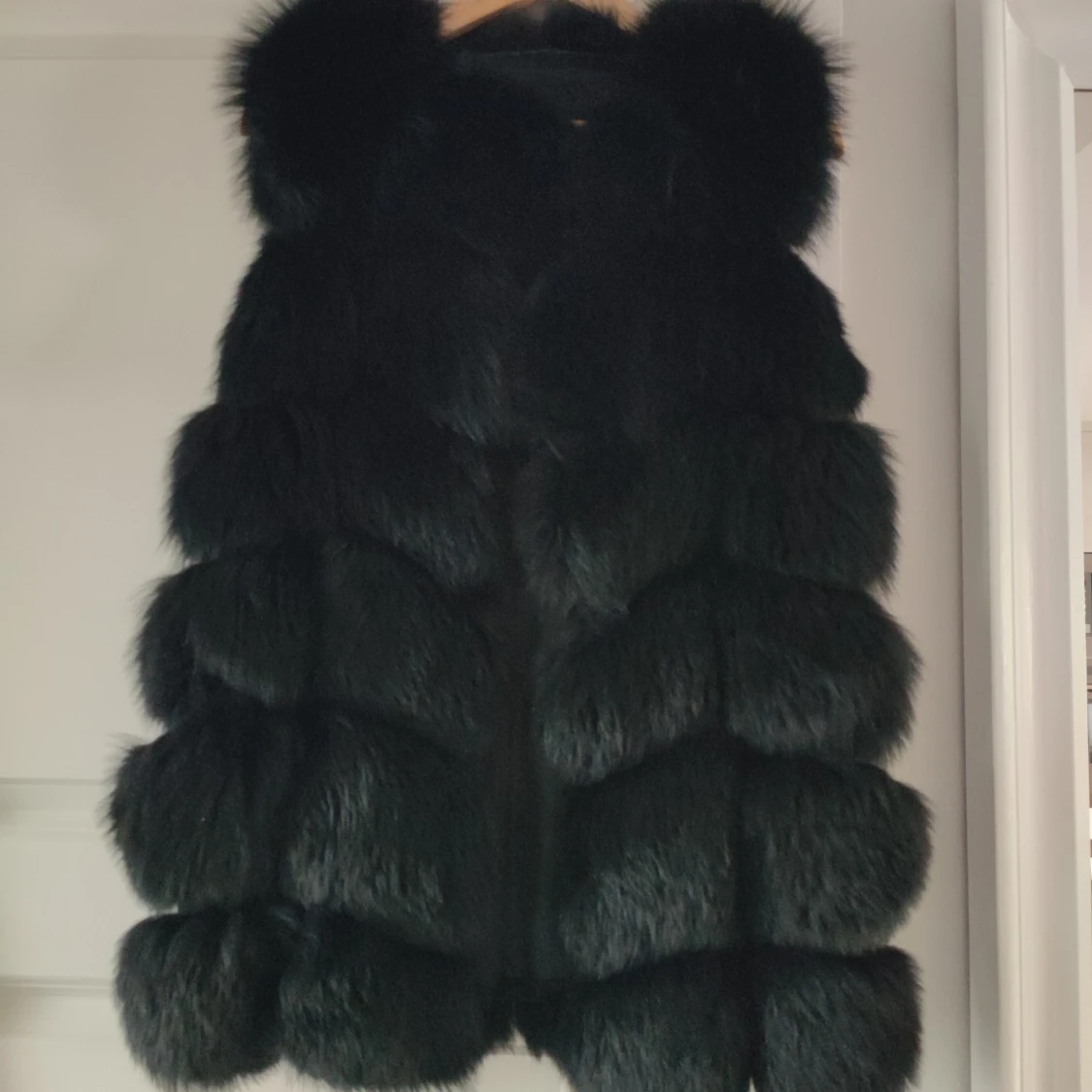 Svart fluffig pälsväst - 2