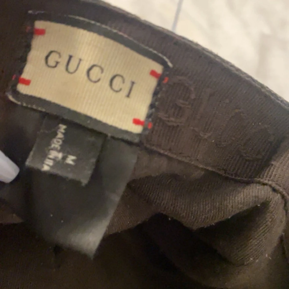 Gucci keps med GG-mönster och röd/grön detalj - 2