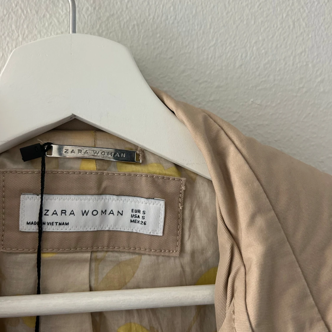 Beige trenchcoat från Zara Woman - 3