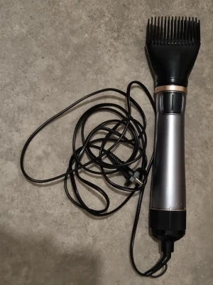 Hårfön Remington.  - Hårfön man kan justera på olika värme i bra sckik. 