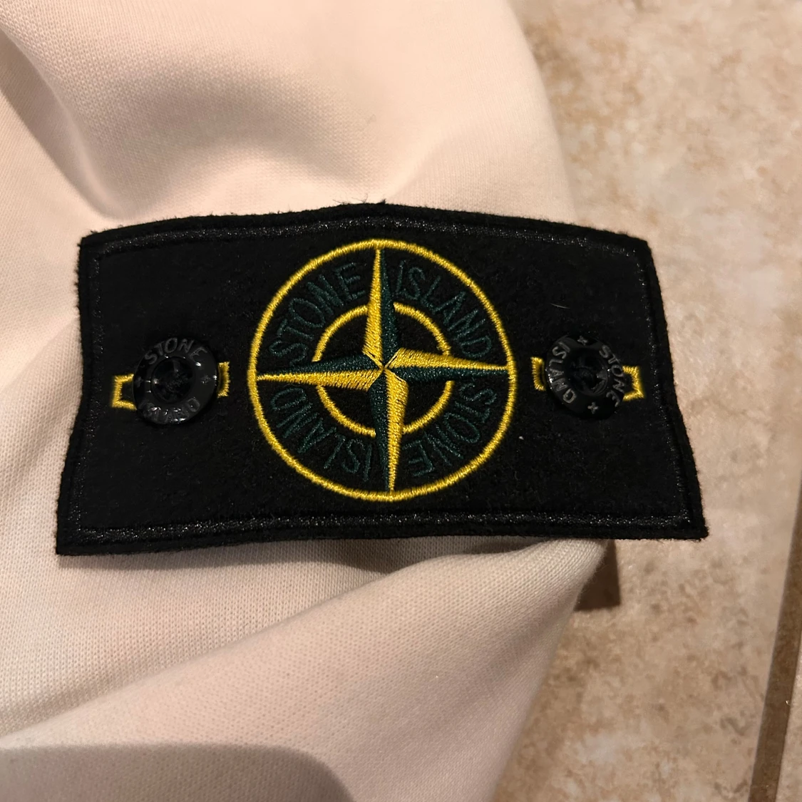 Vit hoodie från Stone Island - 1