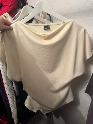 Ljusgul topp - Från Gina Tricot!💛