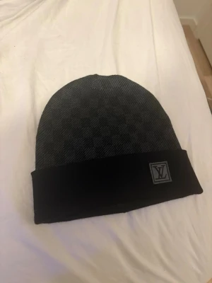 Mössa - Svart mössa aldrig använd