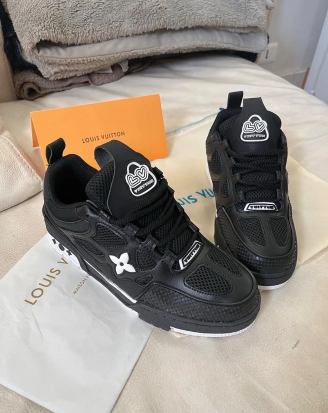 Louis Vuitton svarta sneakers - 1