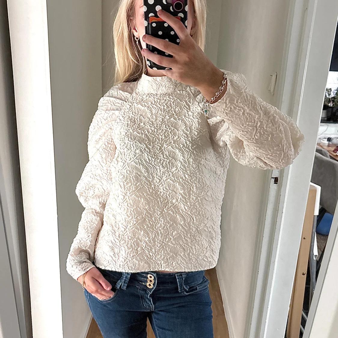 Beige blus med öppen rygg från H&M - 1