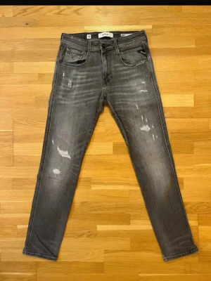 Replay anbass - Replay anbass (aged 05) i storlek W29 L30 skick 10-10