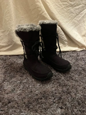 Vinterskor barn i stl 32 - Vinterskor barn i stl 32. Nya i mocka 