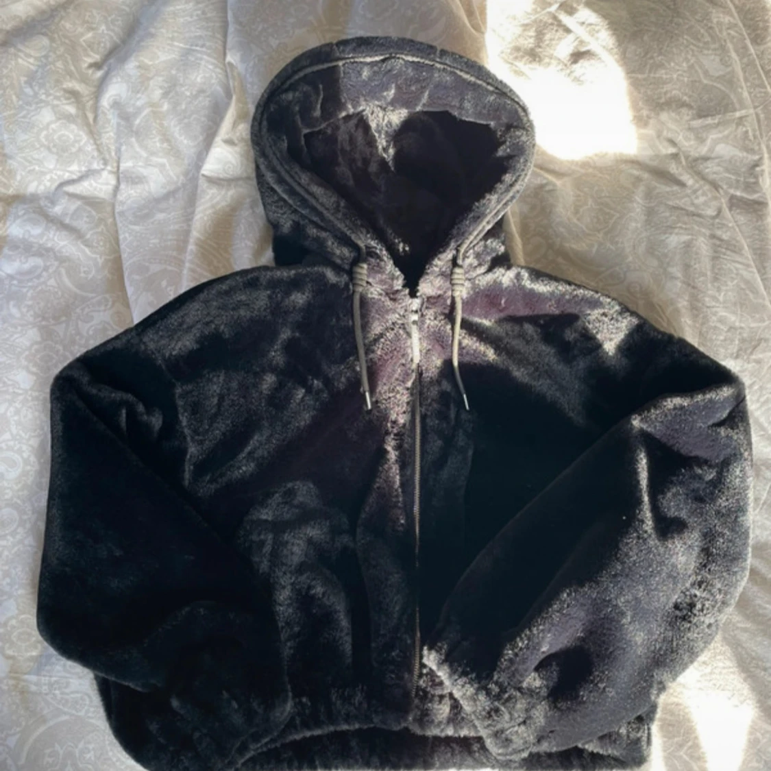 Svart pälsjacka med huva - 3