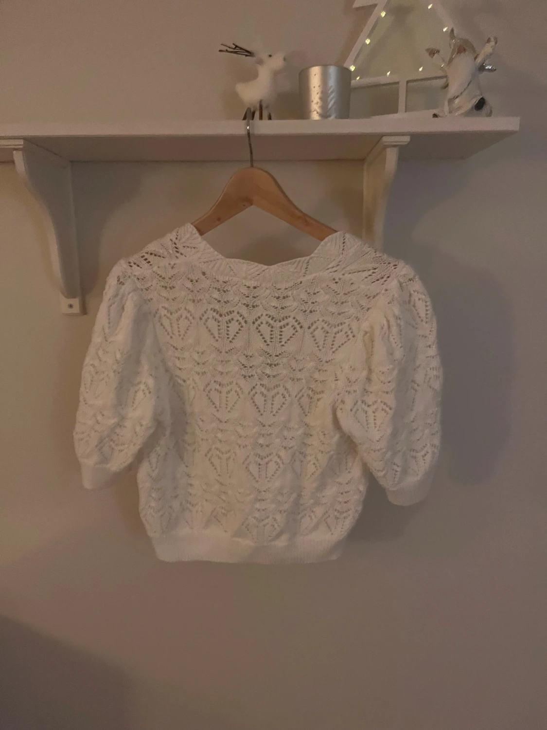 Vit stickad kofta med hjärtmönster - 1