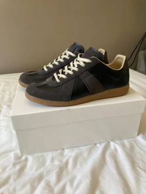 Maison Margiela Gats (äkthetsbevis)  - Storlek 44✅. Köpta i maj 2025 så använda minimalt slitna✅. Allt og följer med ✅öppen för prisförslag✅ skriv för frågor!