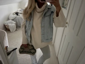 Ljusblå jeans väst från mango - Så fin jeansväst från mango