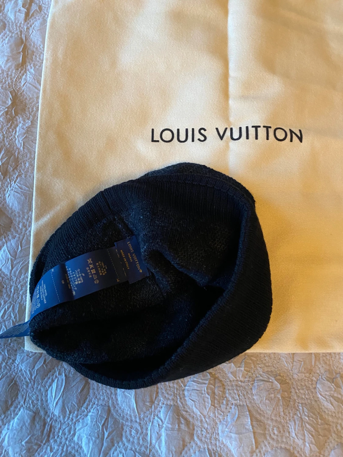 Svart Louis Vuitton mössa  - 1