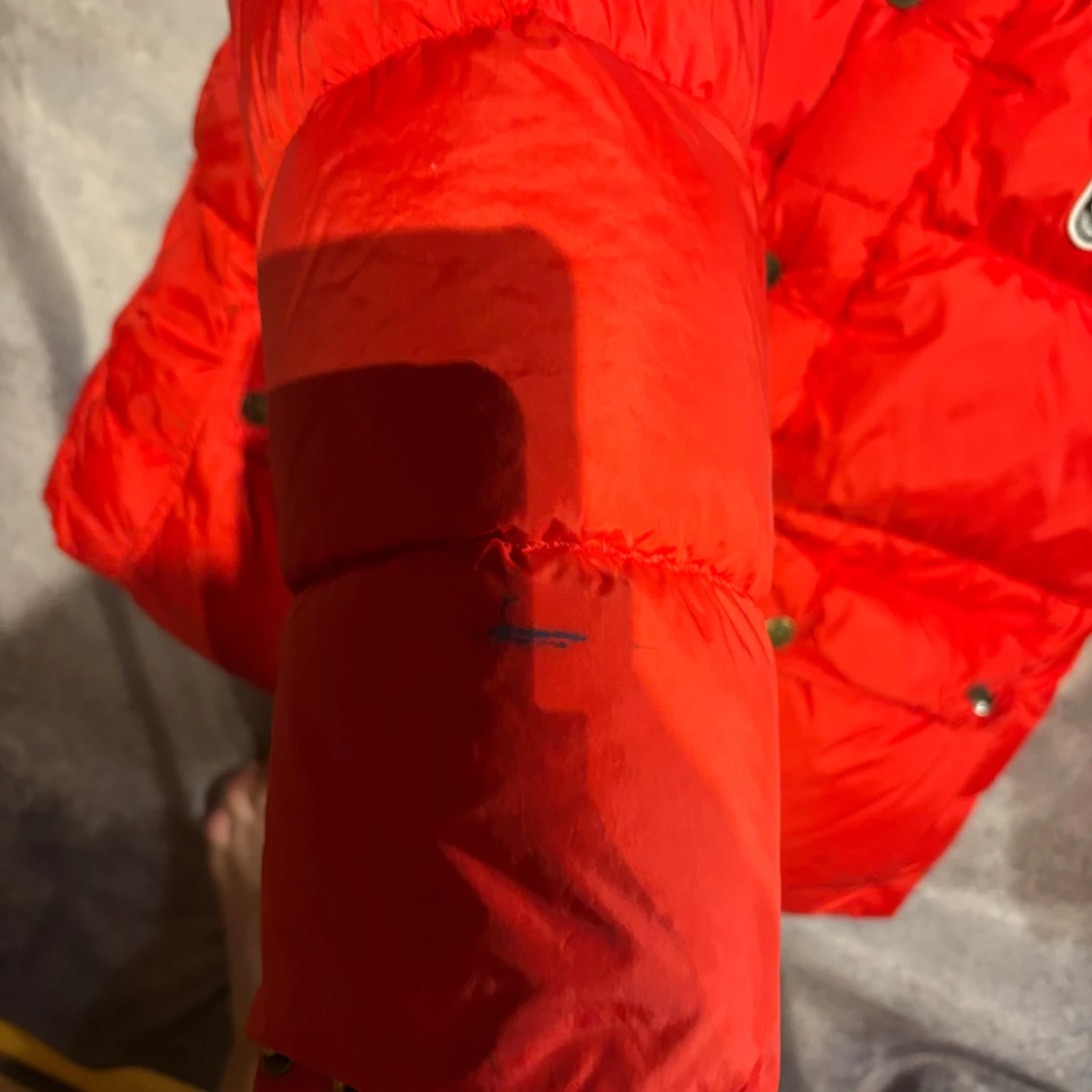 Röd dunjacka från Fjällräven med huva - 3