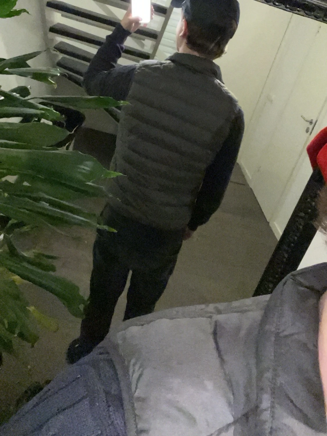 Grå dunväst från Uniqlo Ultra Light Down - 2