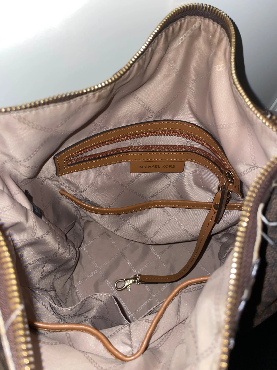 Brun axelväska från Michael Kors - 2