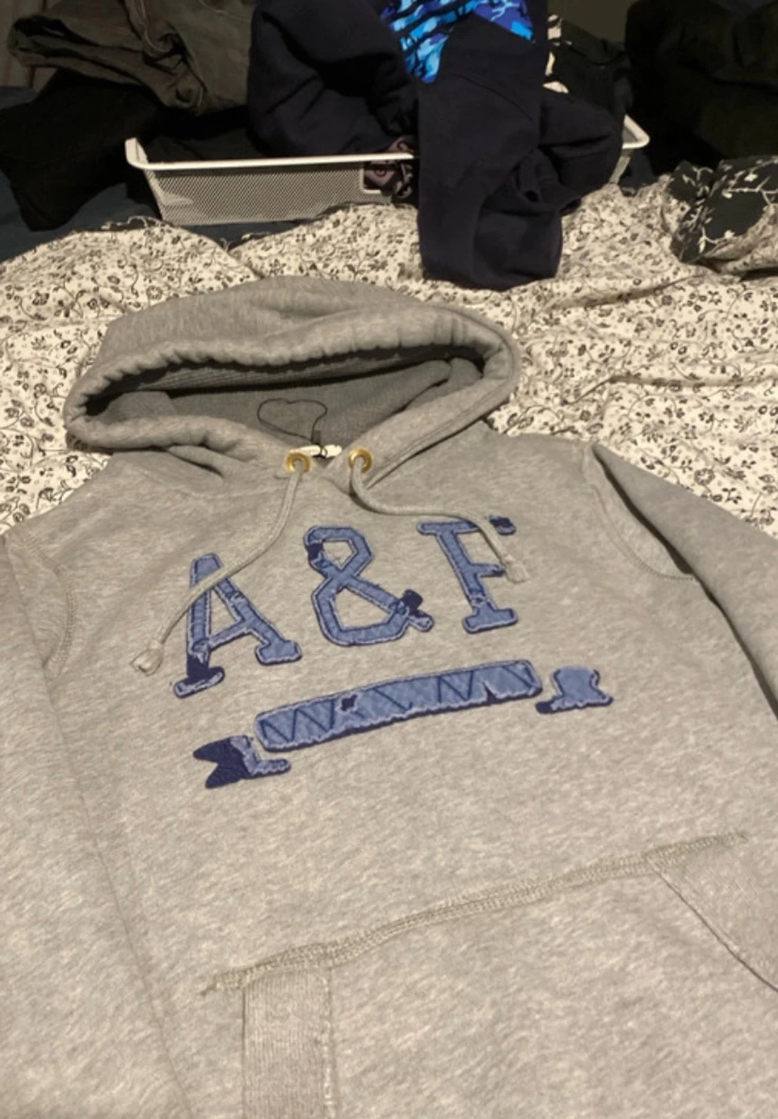 Grå hoodie från Abercrombie & Fitch - 2